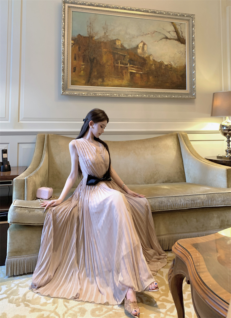 French Waist-Cinched Long Dress Sleeveless Chiffon V-Neck Pleated A-Line Gown