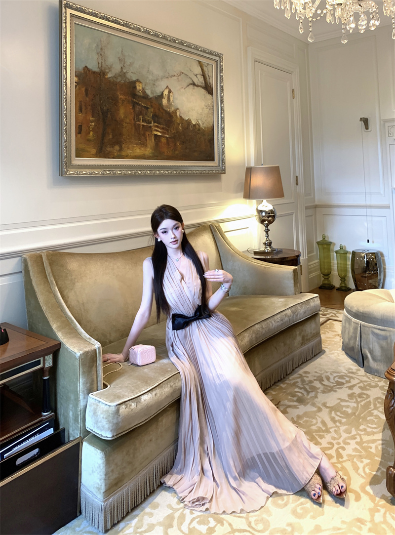 French Waist-Cinched Long Dress Sleeveless Chiffon V-Neck Pleated A-Line Gown - Image 4