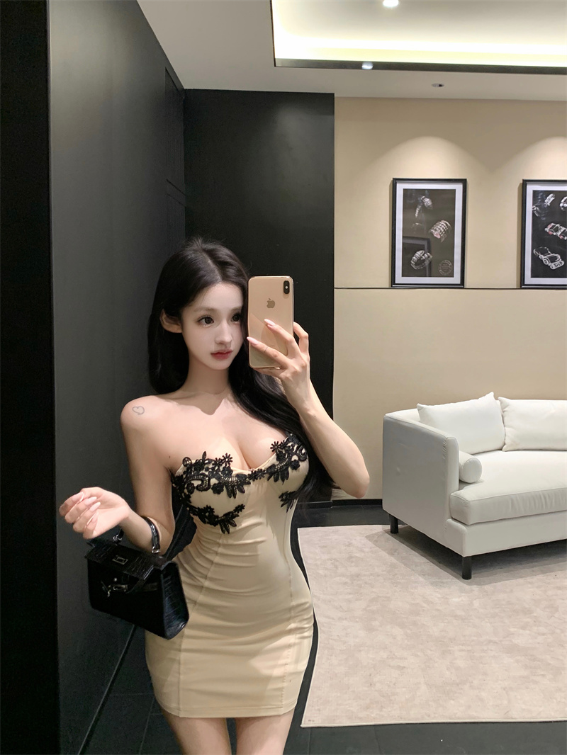 Women's Strapless Bodycon Mini Dress with 3D Floral Detail and Built-in Bra - Image 2