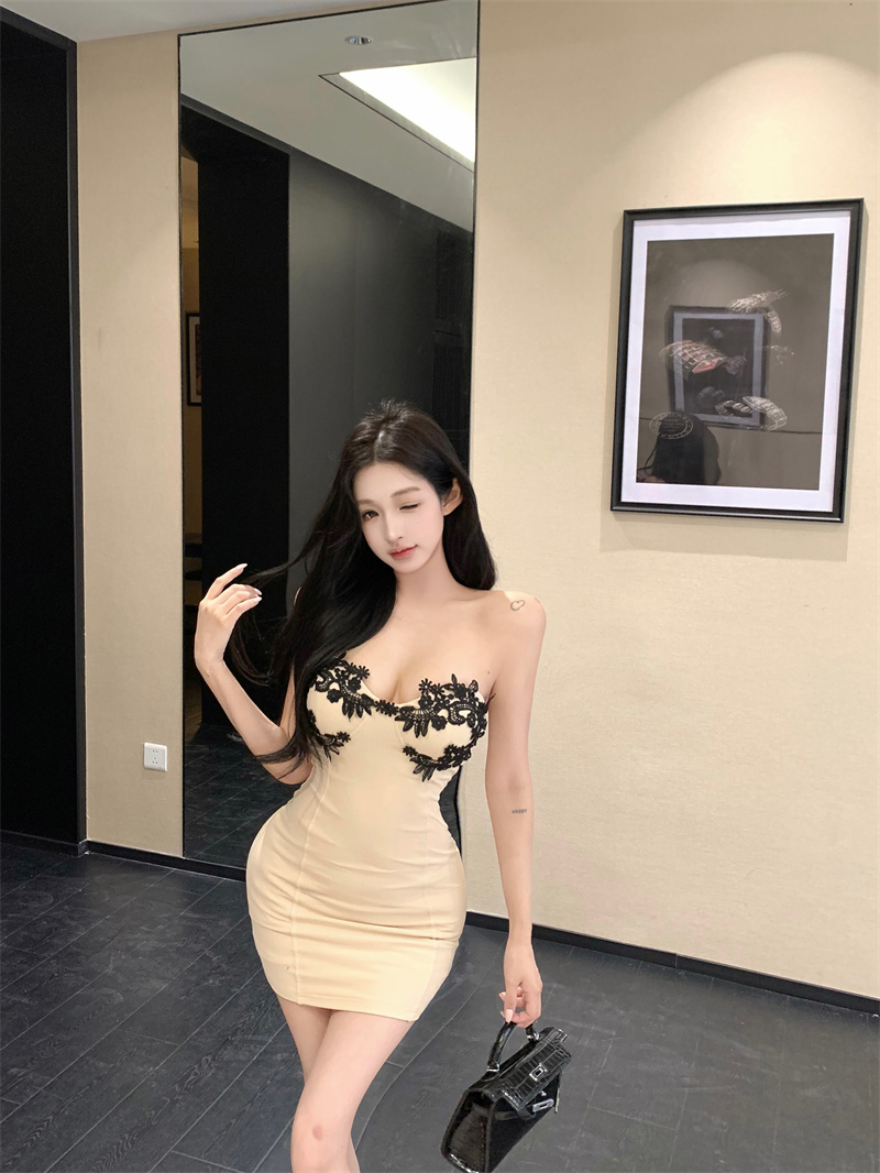 Women's Strapless Bodycon Mini Dress with 3D Floral Detail and Built-in Bra - Image 4